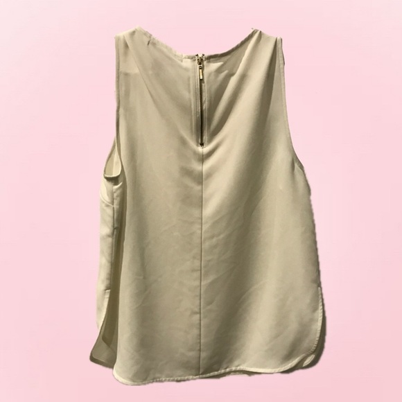 Top. - Picture 2 of 3